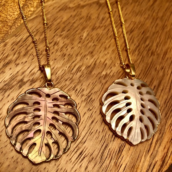 🍂Carved Leaf Shell Necklace🍂 - Picture 2 of 8